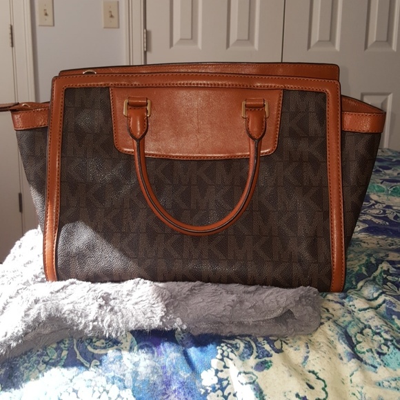 Michael Kors Bag - Picture 2 of 8